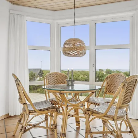 4 Bedroom Stunning In Holiday home