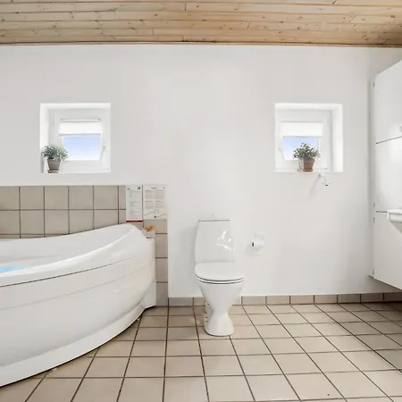 4 Bedroom Stunning In Holiday home *