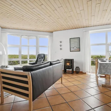 بيت للعطل 4 Bedroom Stunning In *